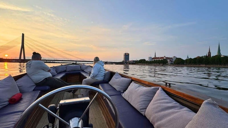 Riga: Evening or Sunset Boat Tour with Welcome Drink - Key Points