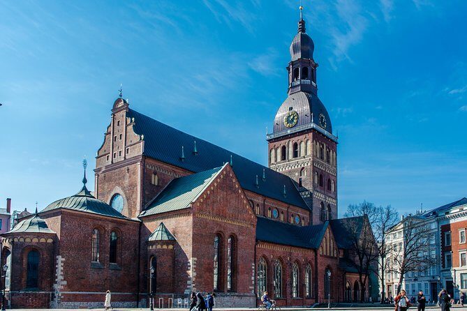 Riga Old Town walking tour - Key Points