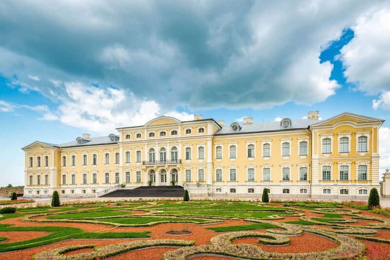Riga: Private Tour to Hill of Crosses and Rundle Palace - Key Points