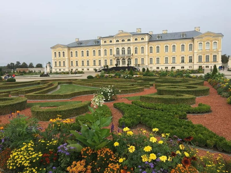 Riga-Vilnius:Rundale palace/Hill of Crosses/Medieval Kernave - Key Points