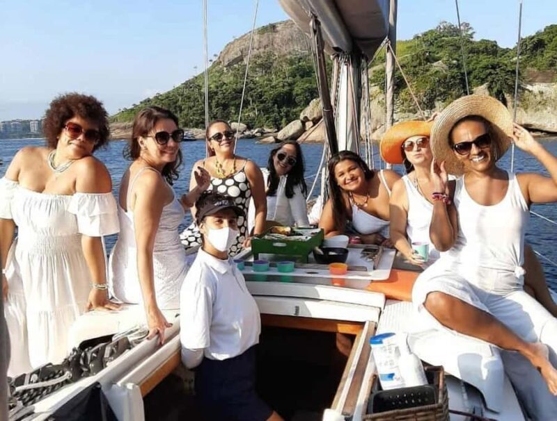 Rio de Janeiro: Boat Tour with Drinks and Swimming - FAQs