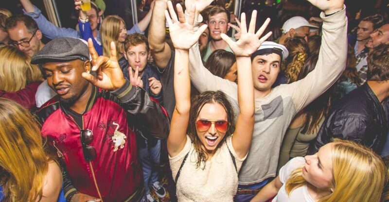 Rio de Janeiro: Late Night Boat Party with DJ and Dancing - Key Points