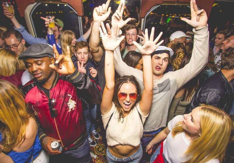 Rio de Janeiro: Late Night Boat Party with DJ and Dancing - FAQs