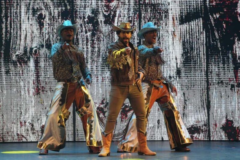 Rio de Janeiro: Roxy Dinner Show with Hotel Pickup - Who Should Consider This Tour?