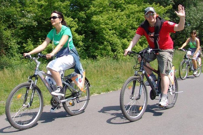 River & Park Bike Tour to Troja Chateau (Private small groups) - FAQs