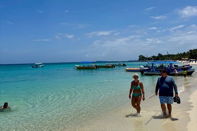 Roatan Exclusive Beach Resort Plus Transportation - The Sum Up