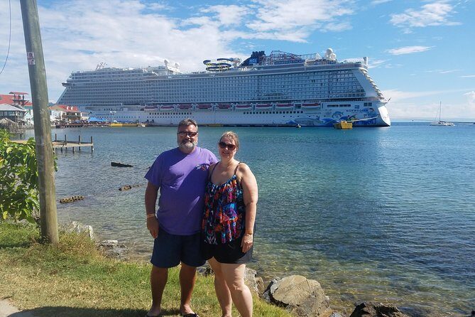 Roatan Excursion: Sloths and monkey hang out /Chocolate & Rum C. - Key Points