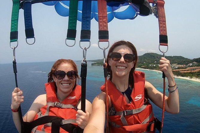 Roatan Parasailing Tour - What to Expect from the Roatan Parasailing Tour