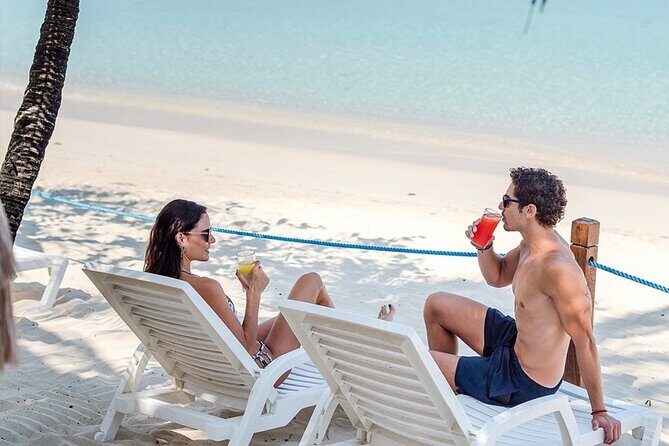 Roatán West Bay Beach Club with Private Driver - Key Points