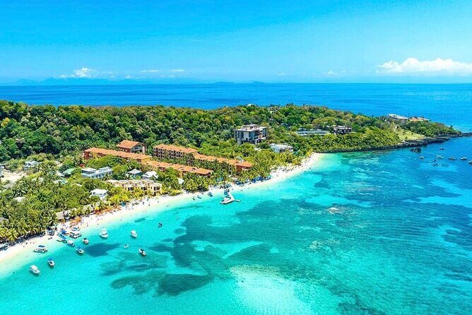 Roatán West Bay Beach Club with Private Driver - The Sum Up