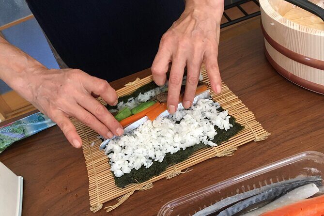 Rolled Sushi Making 30 minutes from Shibuya/Vegetarian Available - Key Points