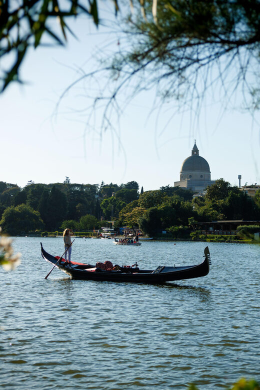 Roma: The one and only Roma Gondola tours on the lake! - A Close Look at the Experience