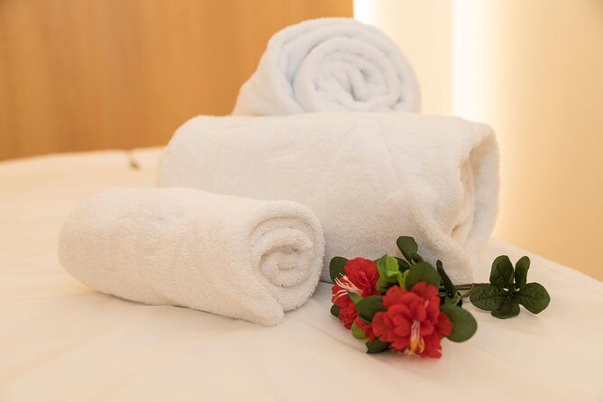 Romantic couple massage + SPA entry and private jacuzzi with cava - Frequently Asked Questions