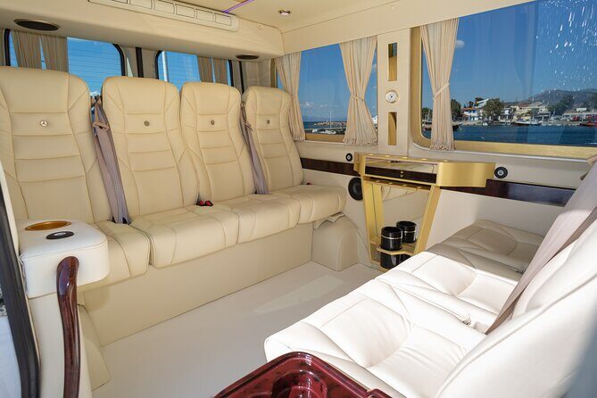 Romantic Deluxe Lunch or Dinner in Oia with VIP Private Transportation - Who Will Love This Tour?