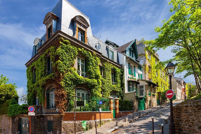 Romantic Montmartre: Paris Lost Lovers Exploration Game and Tour - Exploring Montmartre Through a Smartphone Lens