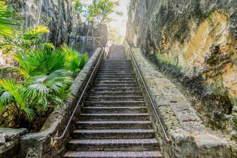 Romantic Nassau Tour: Private Ocean Views & Hidden Gems Tour - Visiting the Queens Staircase and Fort Fincastle