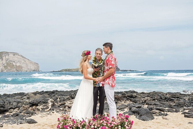 Romantic Oceanfront Beach Wedding in Honolulu - Romantic Oceanfront Beach Wedding in Honolulu