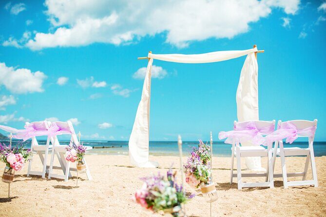 Romantic Oceanfront Beach Wedding in Honolulu - Key Points