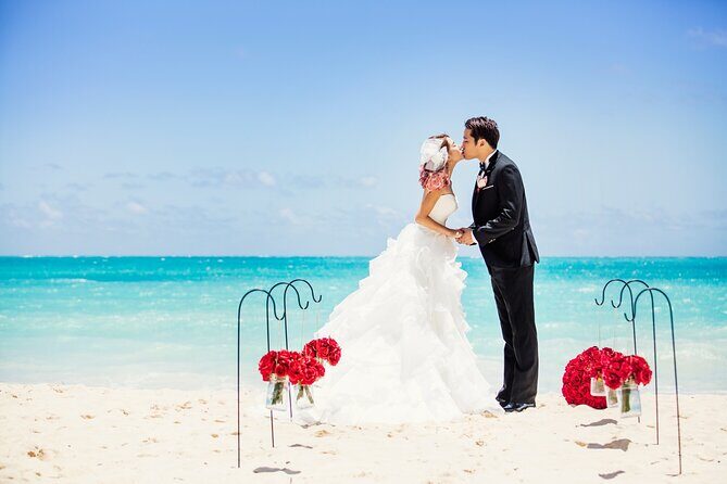 Romantic Oceanfront Beach Wedding in Honolulu - The Experience in Detail