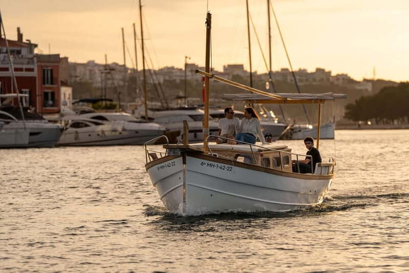 Romantic private tour of the Port of Mahón - Classic Llaut - An In-Depth Look at the Private Llaut Tour of Mahón