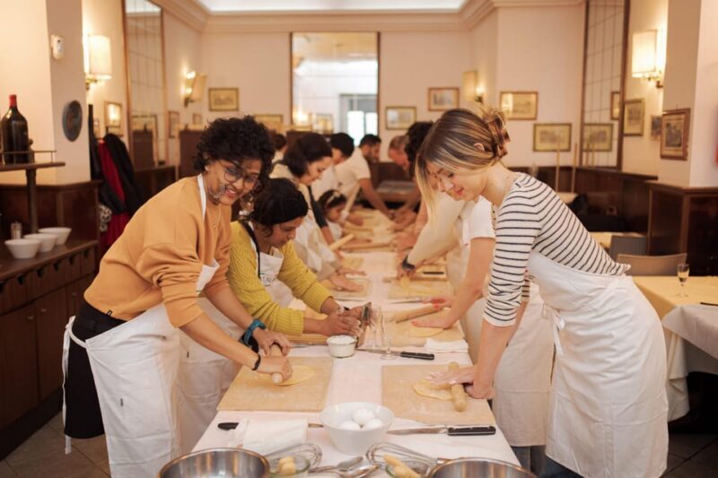 Rome: Fettuccine Pasta Cooking Class in Rome's City Center - Key Points