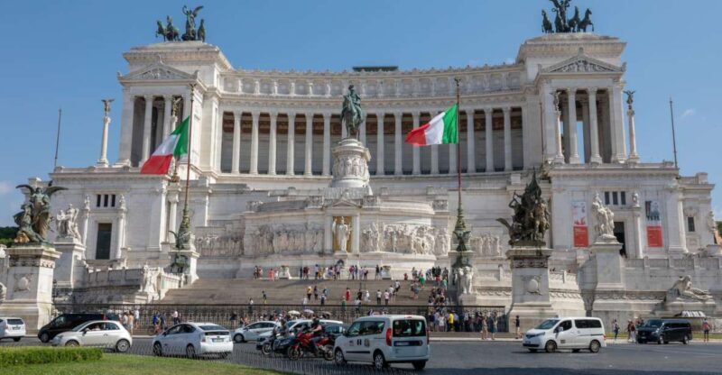 Rome: Historic Center Self-Guided Smartphone Tour - Key Points