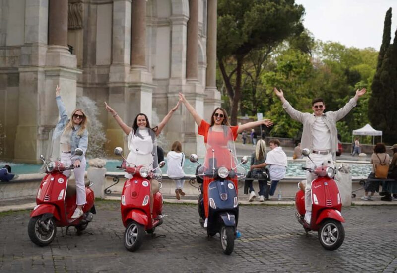 Rome: Photography service by Vespa Scooter - Key Points