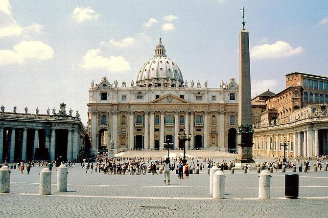 Rome St. Peter's Basilica Tour with exclusive Underground Access - The Underground Grottoes
