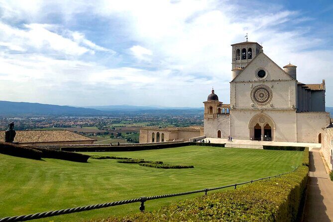 Rome to Assisi & Orvieto: Private Day Trip - Discovering Orvieto: The Enchanting Clifftop Town
