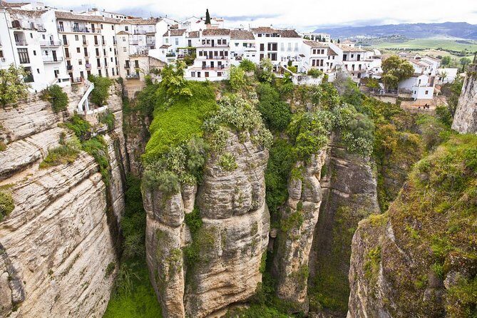 Ronda and Setenil de las Bodegas tour from Malaga - Discovering the Charm of Ronda and Setenil de las Bodegas from Malaga