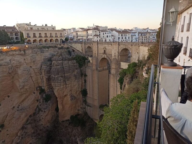 Ronda: Guided Walking Tour with English or Spanish Guide - Key Points