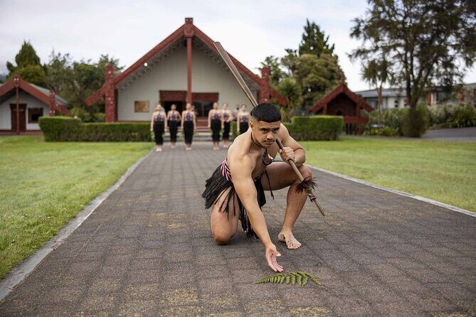 Rotorua: Te R Guided Experience + Haka - Exploring Rotorua’s Geothermal and Cultural Highlights