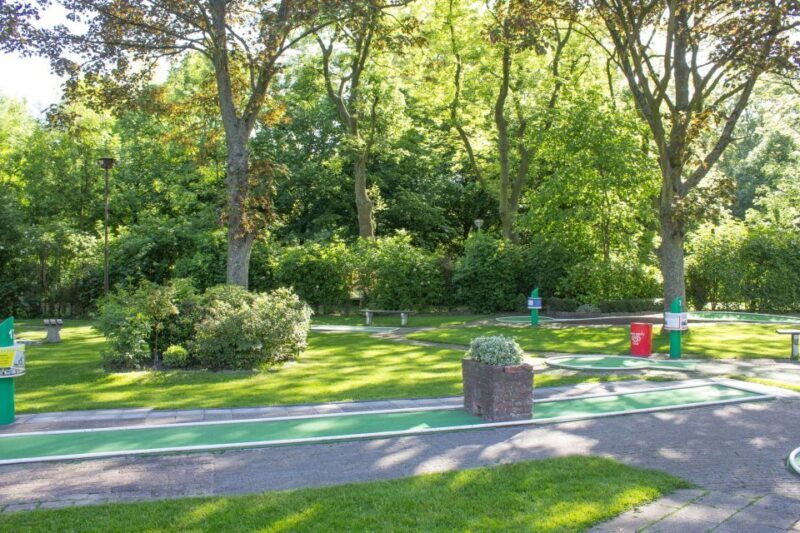 Rotterdam: 18-Hole Mini-Golf Game - Discovering the Location and Setting