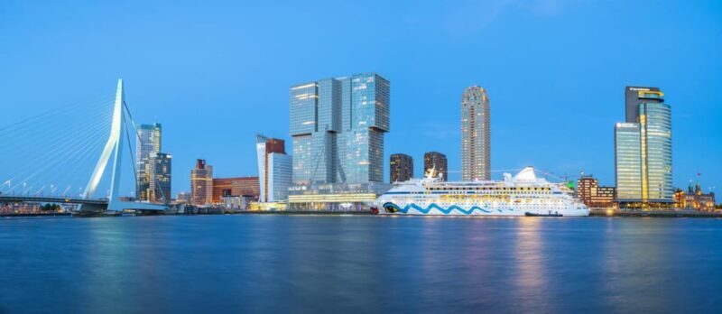 Rotterdam: Insta-Perfect Walk with a Local - Insider Recommendations for Food and Experiences