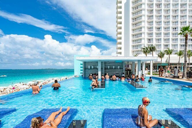 Round trip Airport (LPIA) to Atlantis, Comfort Suites, Warrick, Harbourside, RIU - Nassau Airport to Hotel Transfers: A Practical and Enjoyable Ride