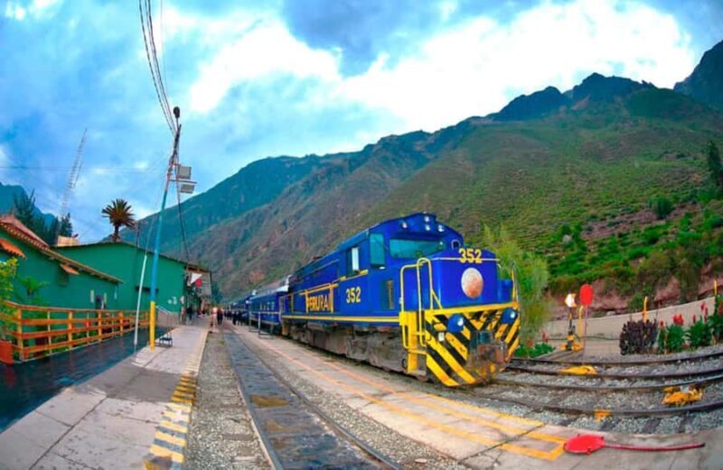 Round trip by train Cusco to Machupicchu - A Scenic Journey from Cusco to Machu Picchu with TRIP TOUR