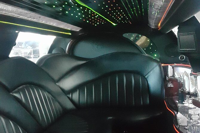 Round Trip Nassau Airport ARRIVAL (NASSAU LIMOUSINE) - First Impressions: A Smooth Start and End to Your Nassau Vacation