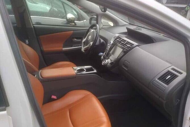 Round-trip private transport Paris Charles de Gaulle airport - Stress-Free Arrival in Paris: Private Round-Trip Transfer from CDG Airport