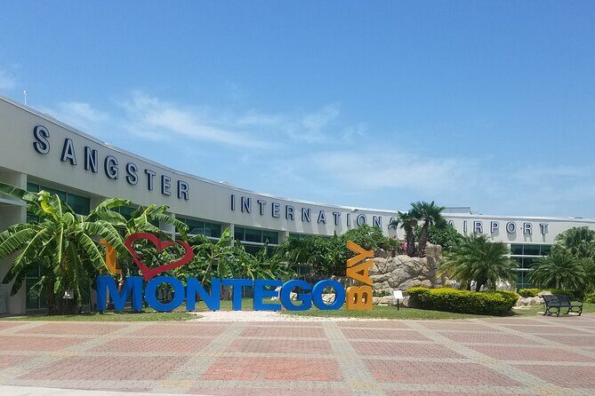 Roundtrip Airport Transfer from Montego Bay to Ocho Rios and Runaway Bay Hotels - Key Points
