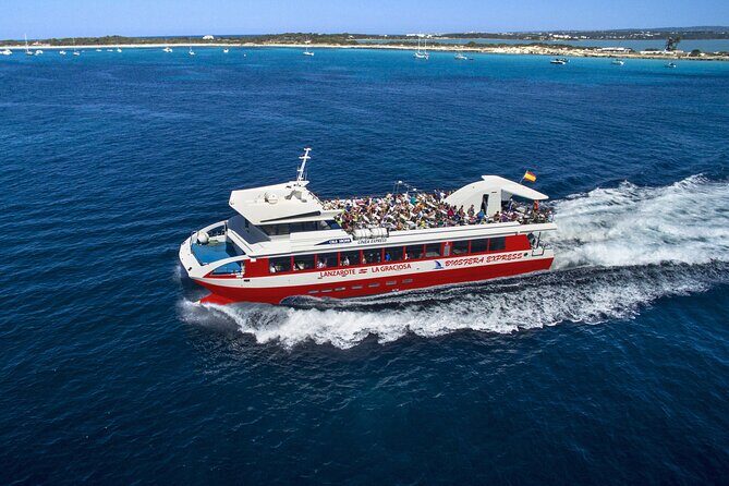 Roundtrip Ferry Transfer to La Graciosa with Free Wifi - In-Depth Review: Navigating the Ferry Experience