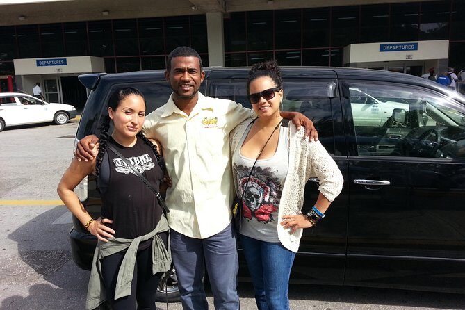 Roundtrip MBJ Montego Bay Airport Transfer to Hotel Riu Negril - Meeting point and initial impression