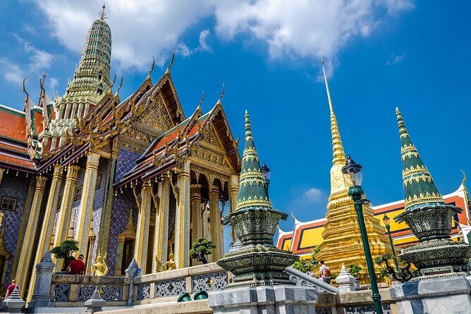 Royal Grand Palace Emerald Buddha and Reclining Buddha Group Tour - Key Points