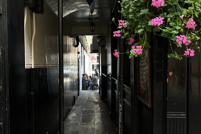 Royal Historic Pubs Walking Guided Tour in London - FAQs