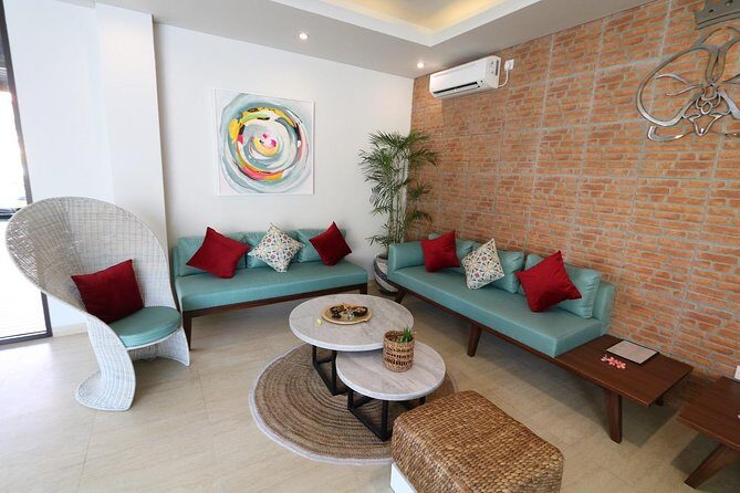 Royal Orchid Spa 90 Minutes Relaxing Massage. - Key Points