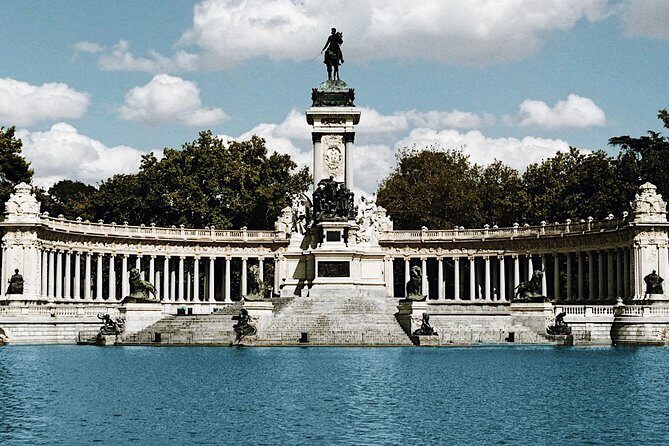 Royal Palace & Old City Madrid Guided Tour Semi-Private 8ppl Max - Exploring Madrid’s Royalty and Old Town in Comfort