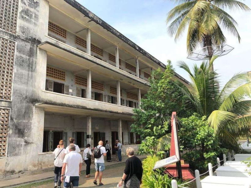 Royal Palace, S-21 Genocide, National Museum & Killing Field - Key Points