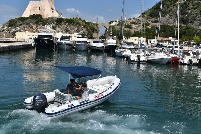 Rubber dinghy to rent Joker Boat Coaster 470 40CV (Without License) - Key Points