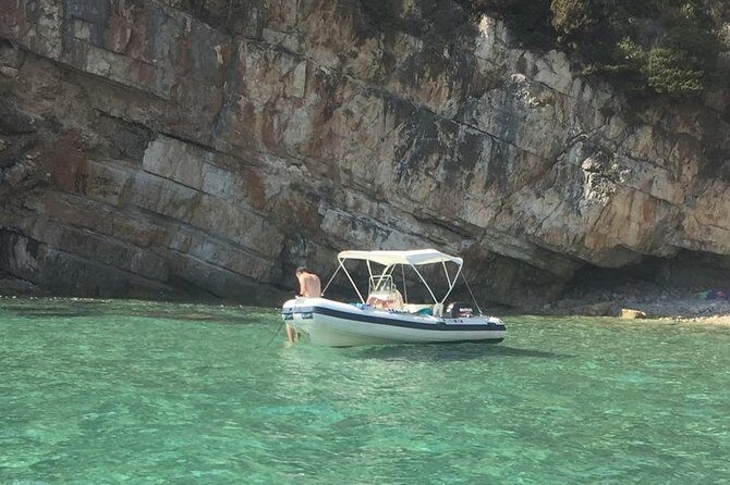 Rubber dinghy to rent Joker Boat Coaster 470 40CV (Without License) - FAQ: Your Practical Questions Answered