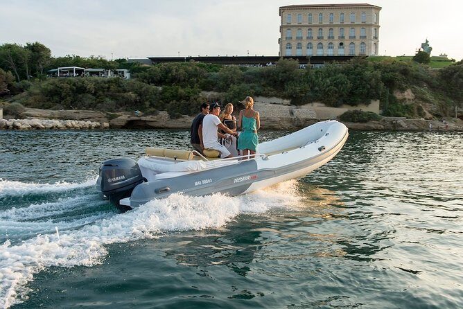 Rubber dinghy to rent Predator 599 40CV (Without License) - A Detailed Look at the Rubber Dinghy Experience in Sperlonga
