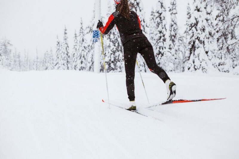 Ruka: Cross-country skiing - Ruka: Cross-country Skiing Experience – A Practical and Authentic Finnish Winter Activity